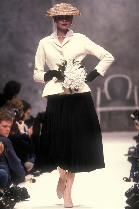 ligne verticale dior 1949|dior's bar jacket 1989.